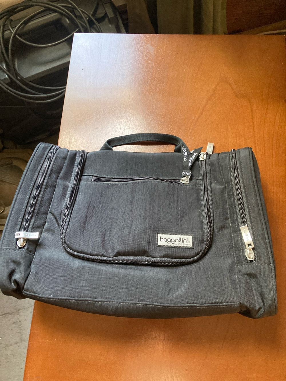 Baggallini Toiletry Bag. Looks new!
